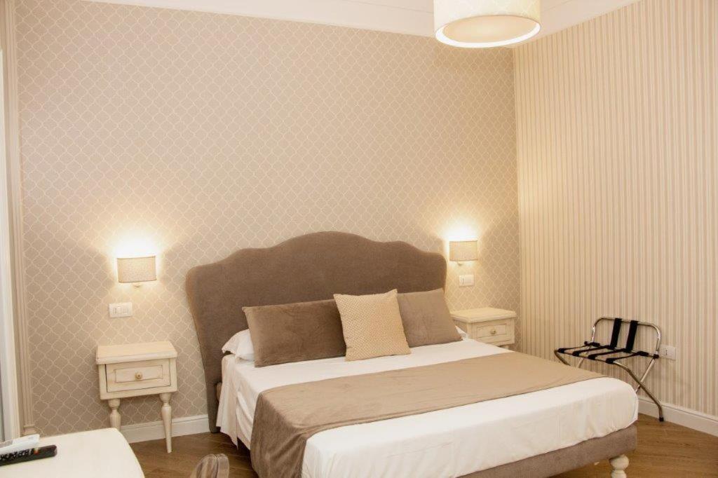 Florita Napoli Hotel Bagian luar foto