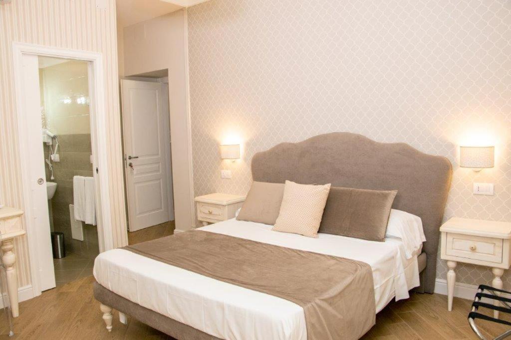 Florita Napoli Hotel Bagian luar foto
