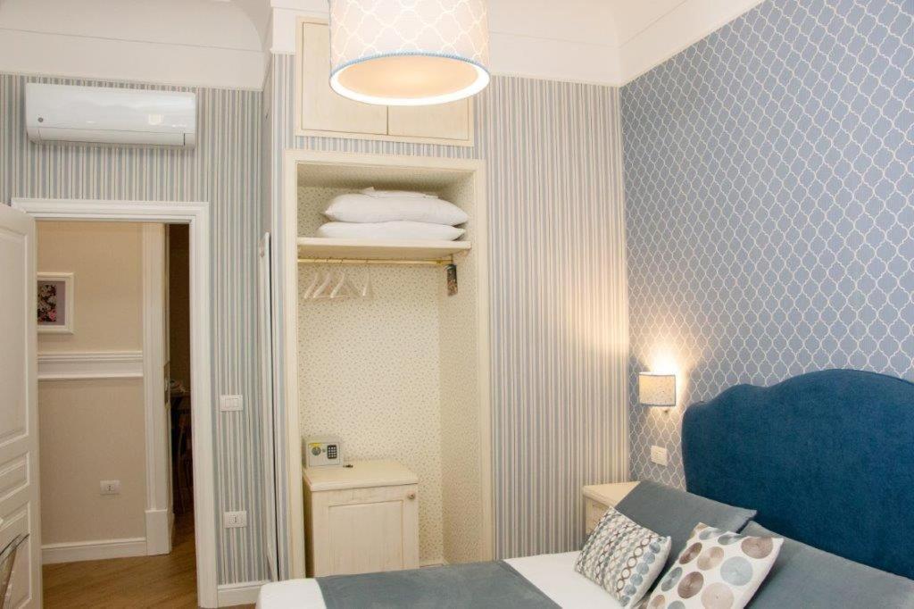 Florita Napoli Hotel Bagian luar foto
