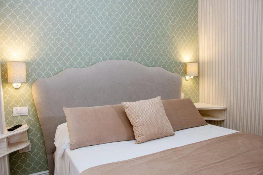 Florita Napoli Hotel Bagian luar foto