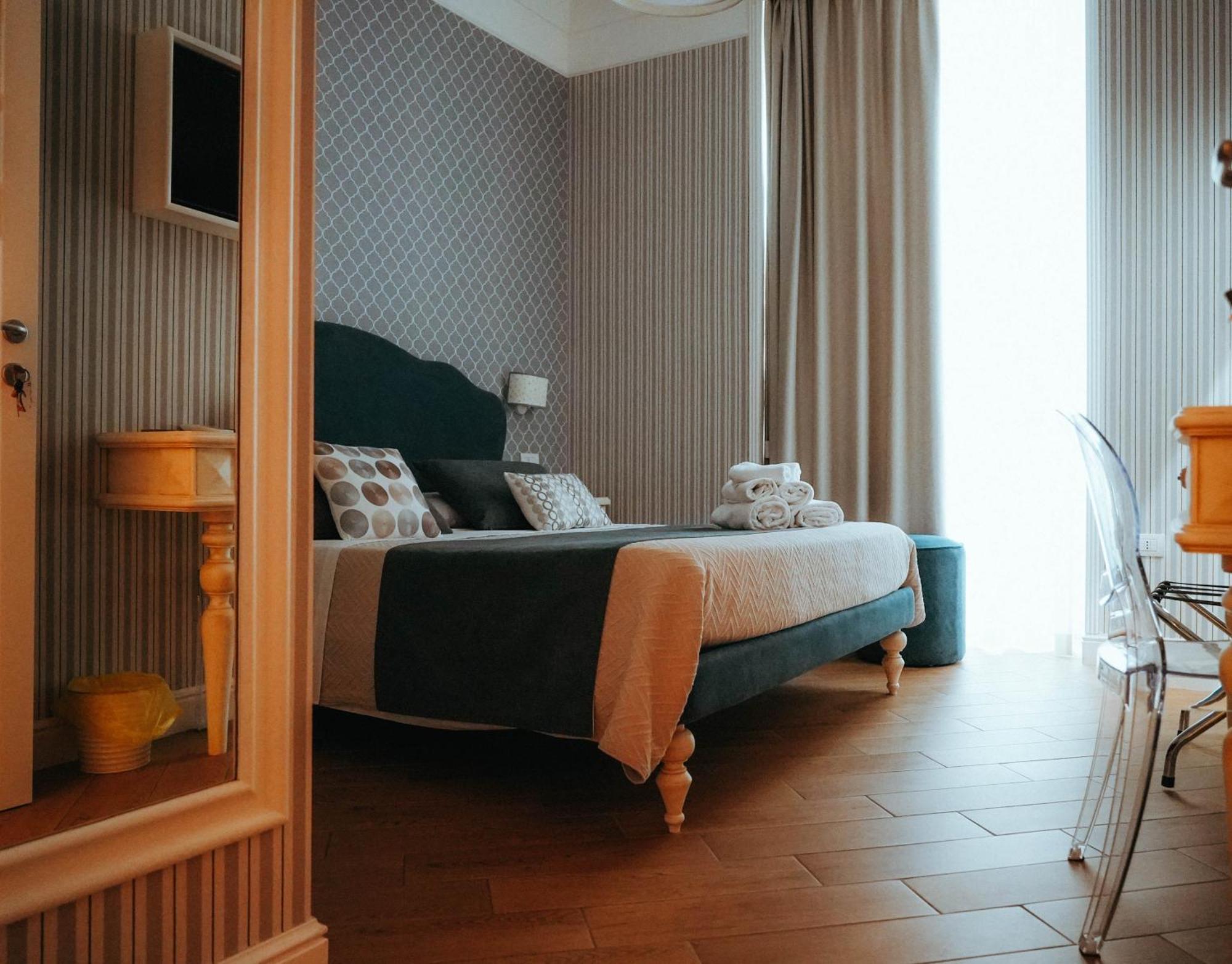Florita Napoli Hotel Bagian luar foto