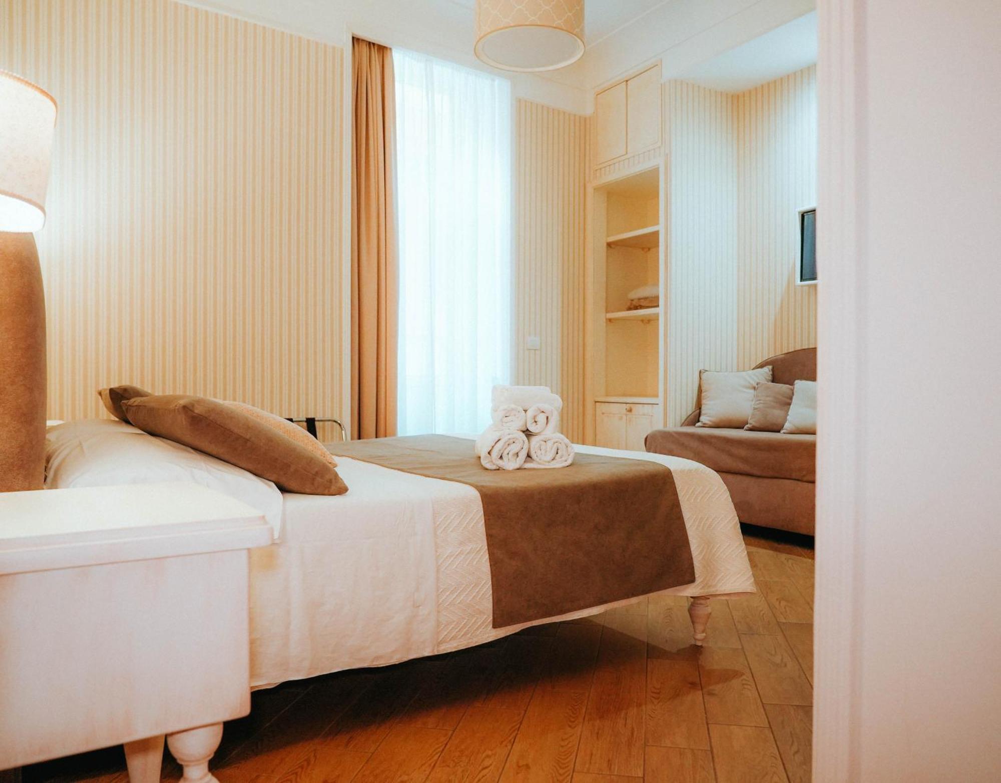 Florita Napoli Hotel Bagian luar foto