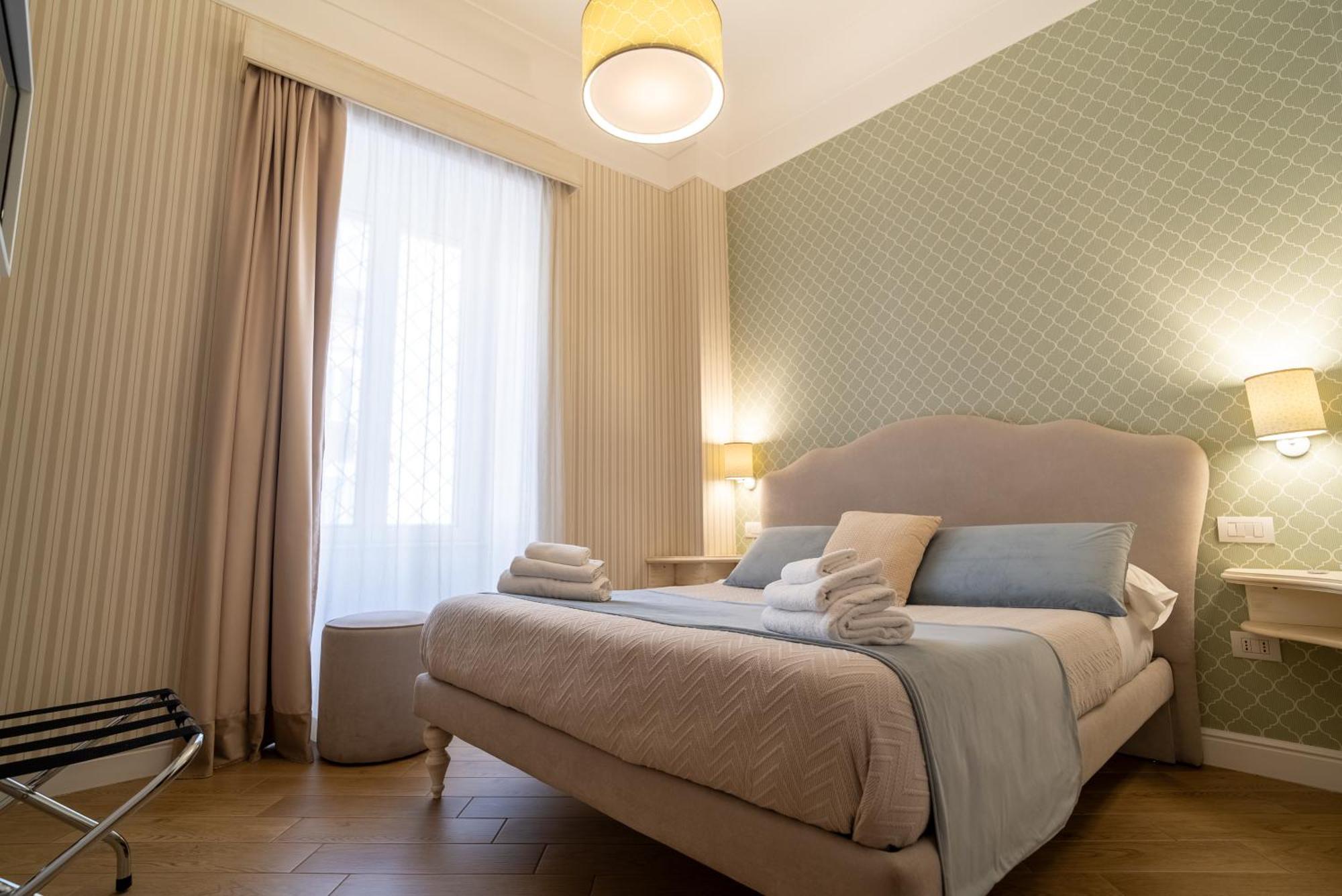 Florita Napoli Hotel Bagian luar foto