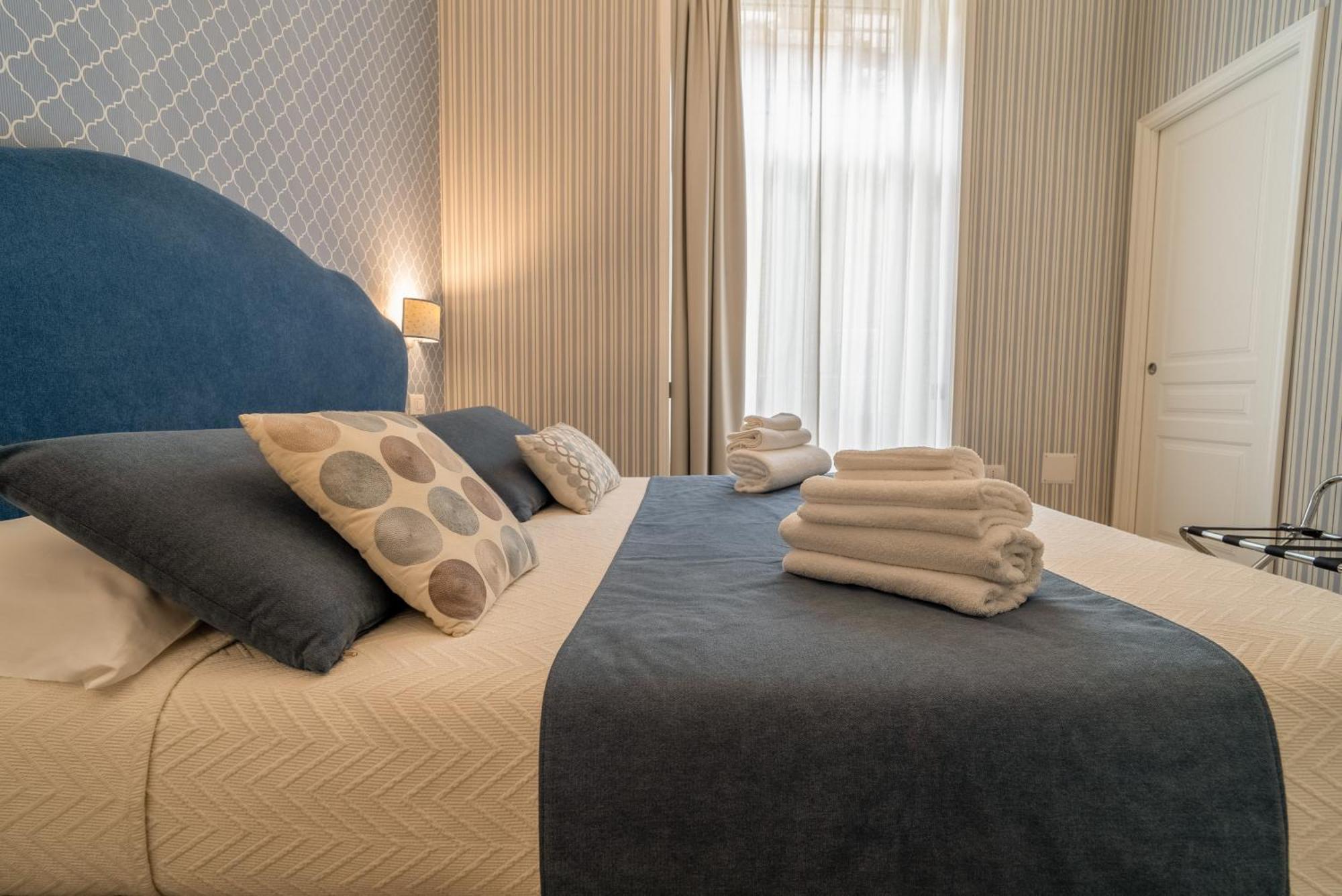Florita Napoli Hotel Bagian luar foto