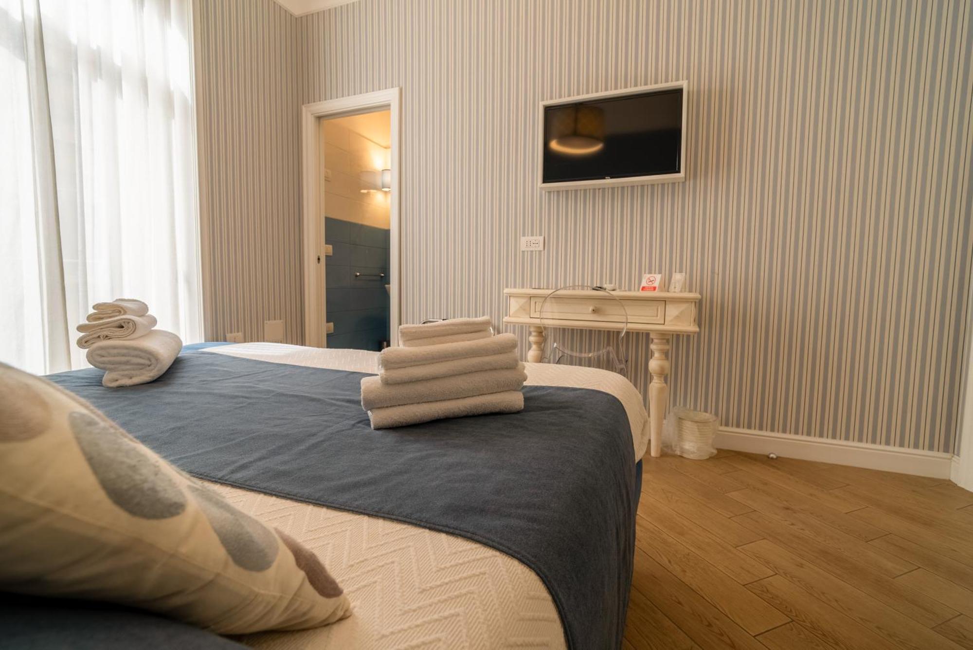 Florita Napoli Hotel Bagian luar foto