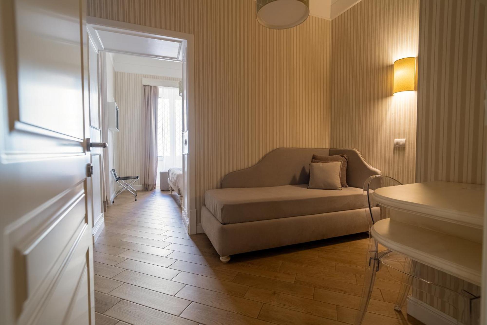 Florita Napoli Hotel Bagian luar foto