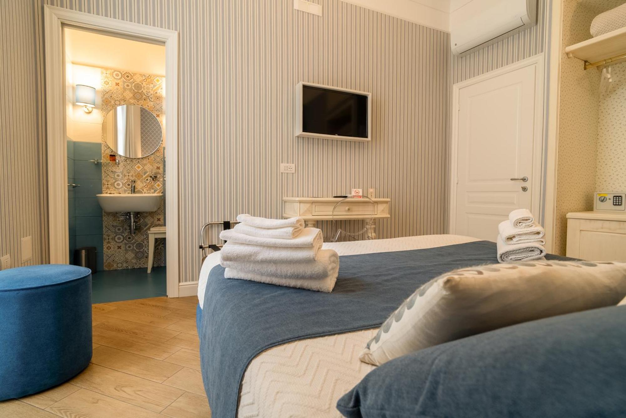 Florita Napoli Hotel Bagian luar foto