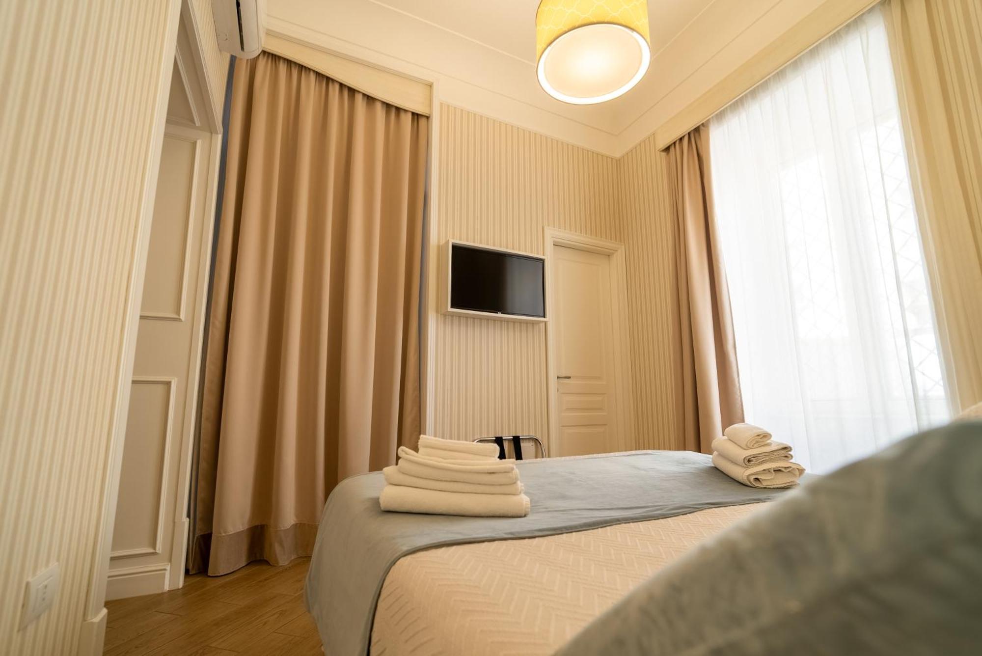 Florita Napoli Hotel Bagian luar foto