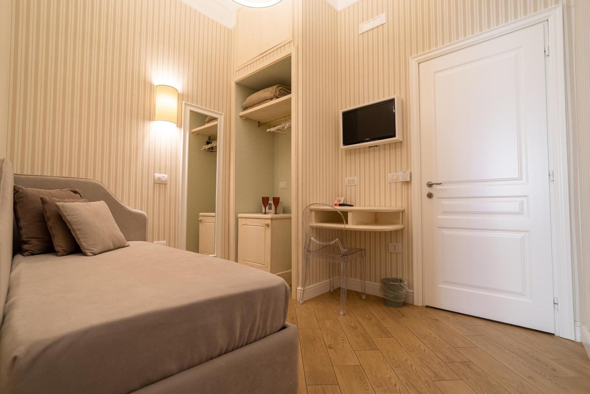 Florita Napoli Hotel Bagian luar foto