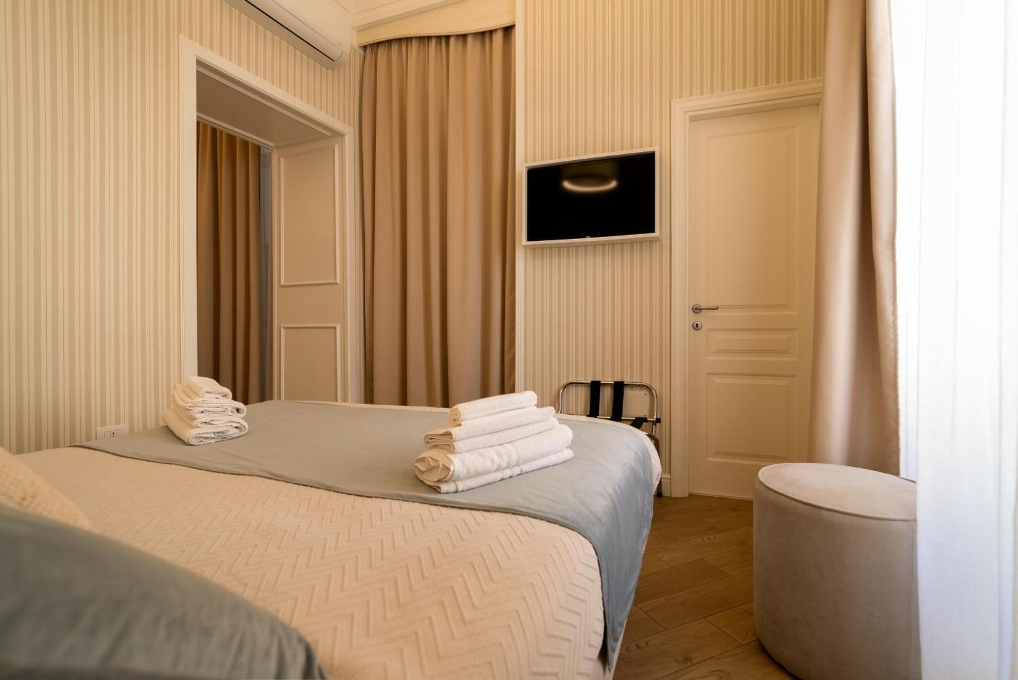 Florita Napoli Hotel Bagian luar foto