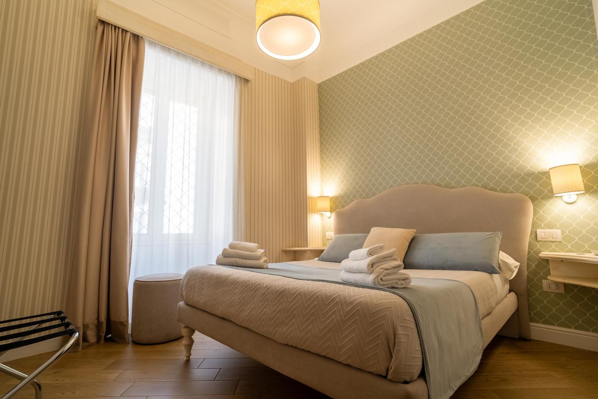 Florita Napoli Hotel Bagian luar foto