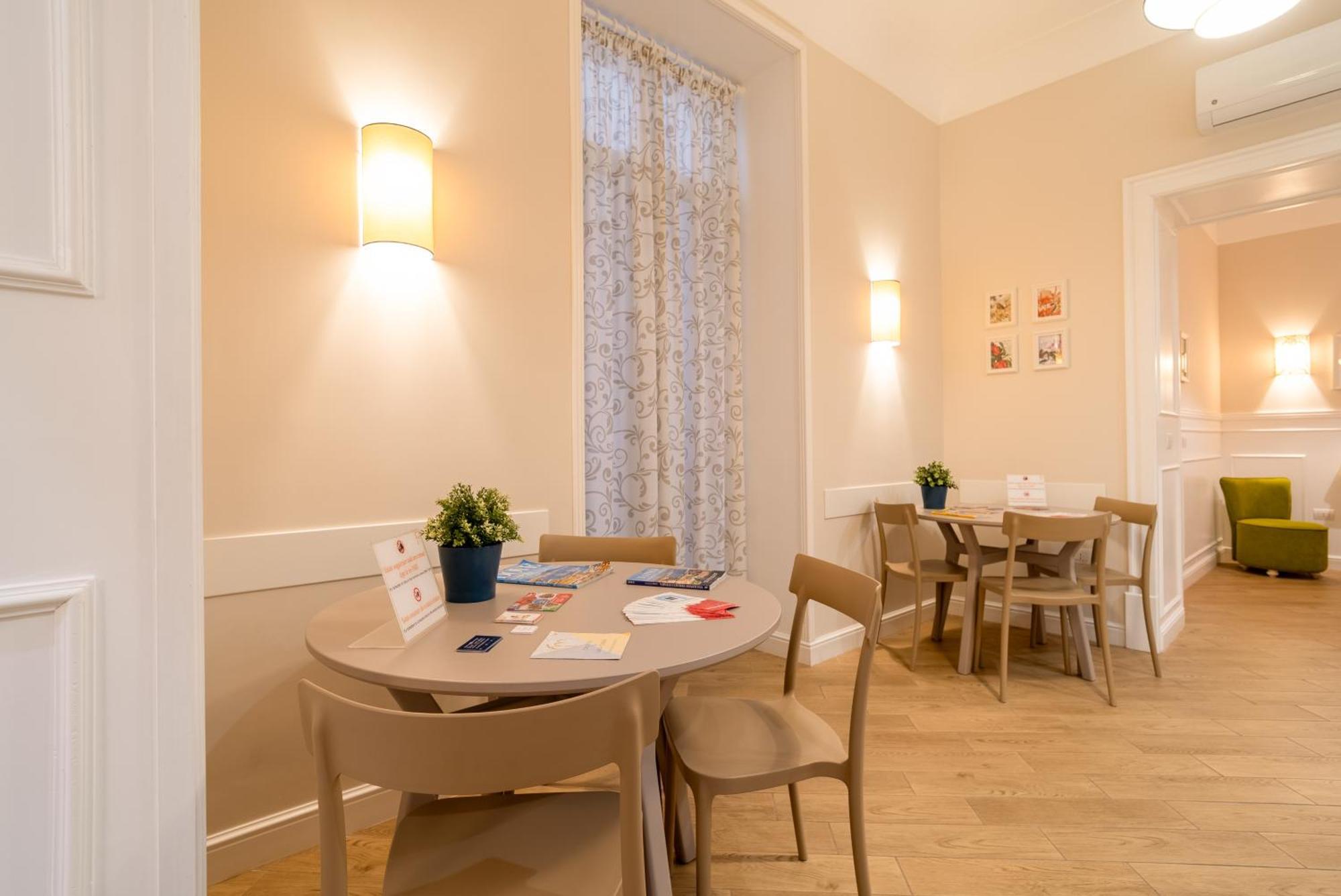 Florita Napoli Hotel Bagian luar foto